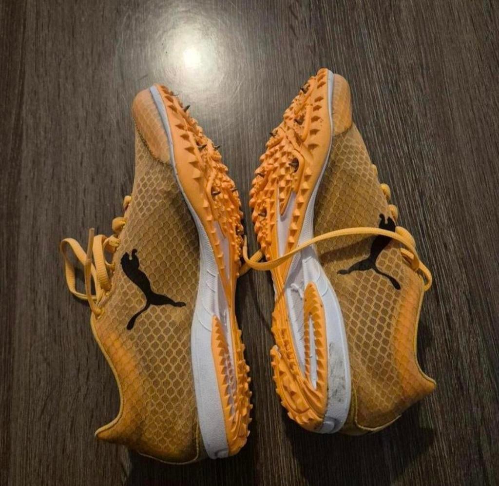 Hardloopschoenen met spikes - Zo goed als nieuw!, Ophalen of Verzenden