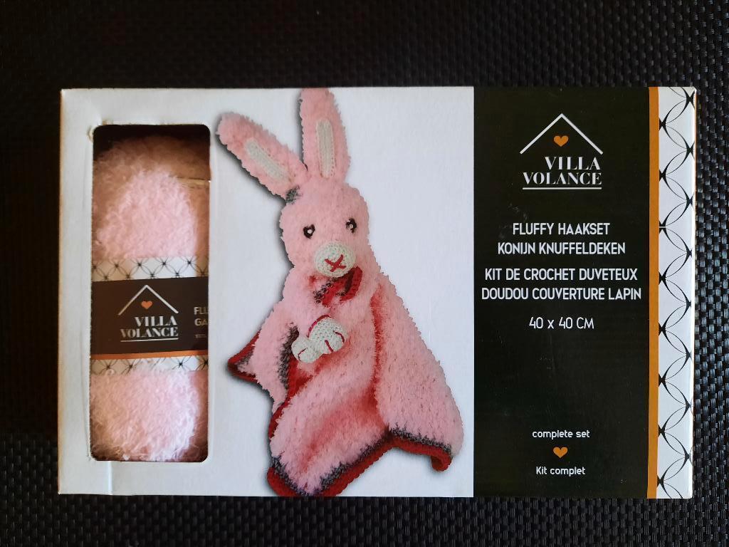 Villa Volance Fluffy haakset konijn knuffeldeken ( D12 ), Ophalen of Verzenden, Nieuw, Knutselen