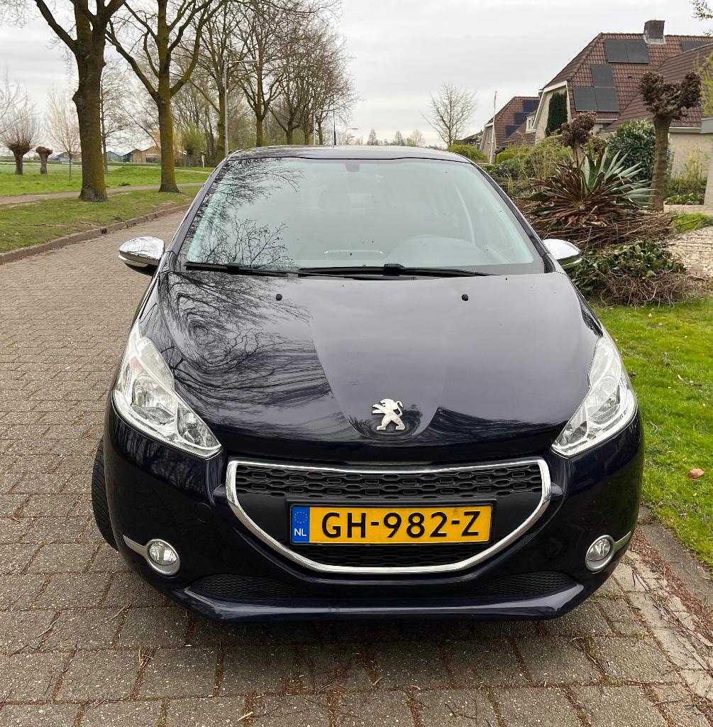 Peugeot 208 1.2 VTI 60KW/82PK 5-D 2015 Blauw metallic, Voorwielaandrijving, 31 €/maand, 1199 cc, Blauw