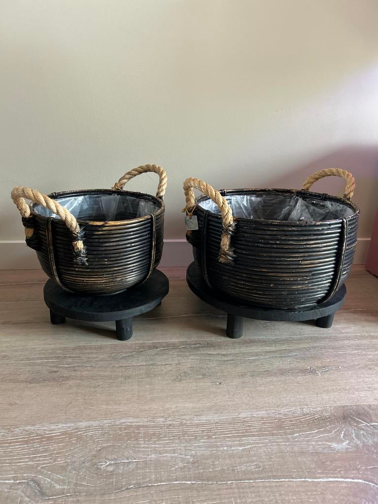 Set van 2 rieten manden met los plateau - Zeer goede staat, Huis en Inrichting, Woonaccessoires | Schalen en Manden, Zo goed als nieuw
