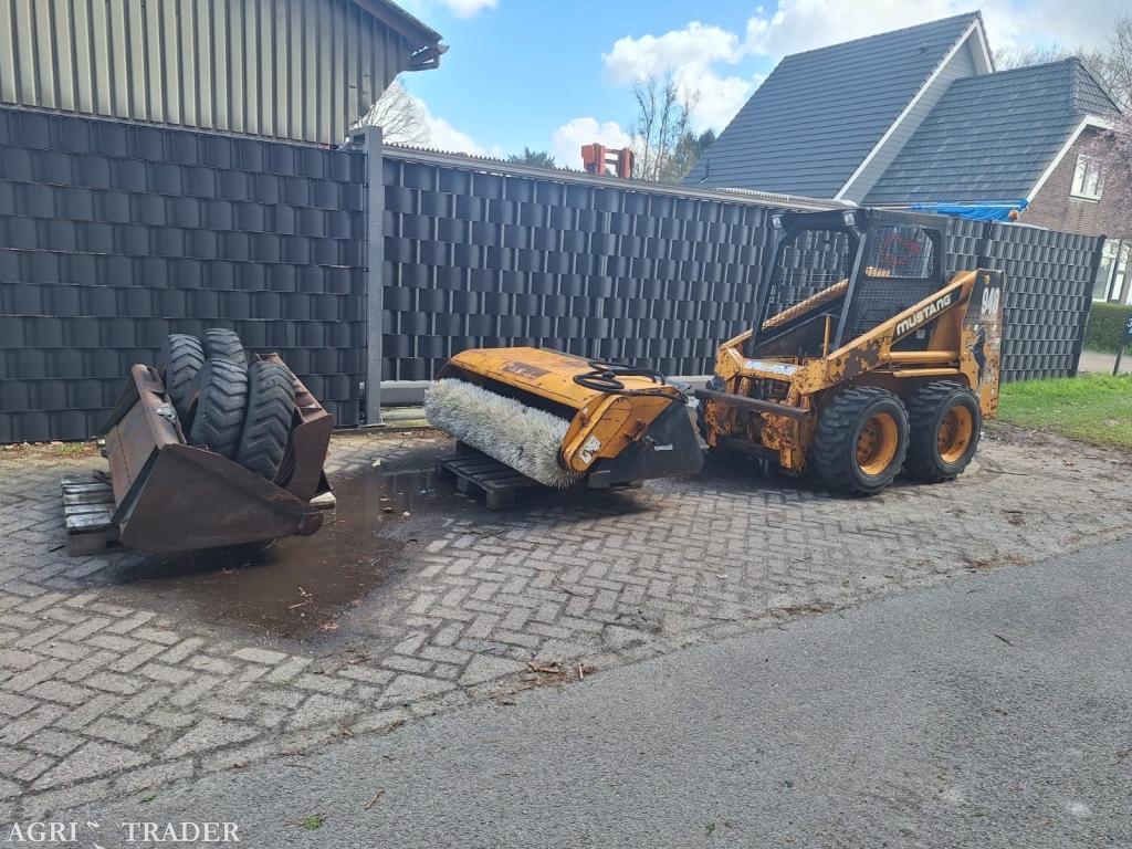 Schranklader Mustang 940 bobcat shovel gehlmax