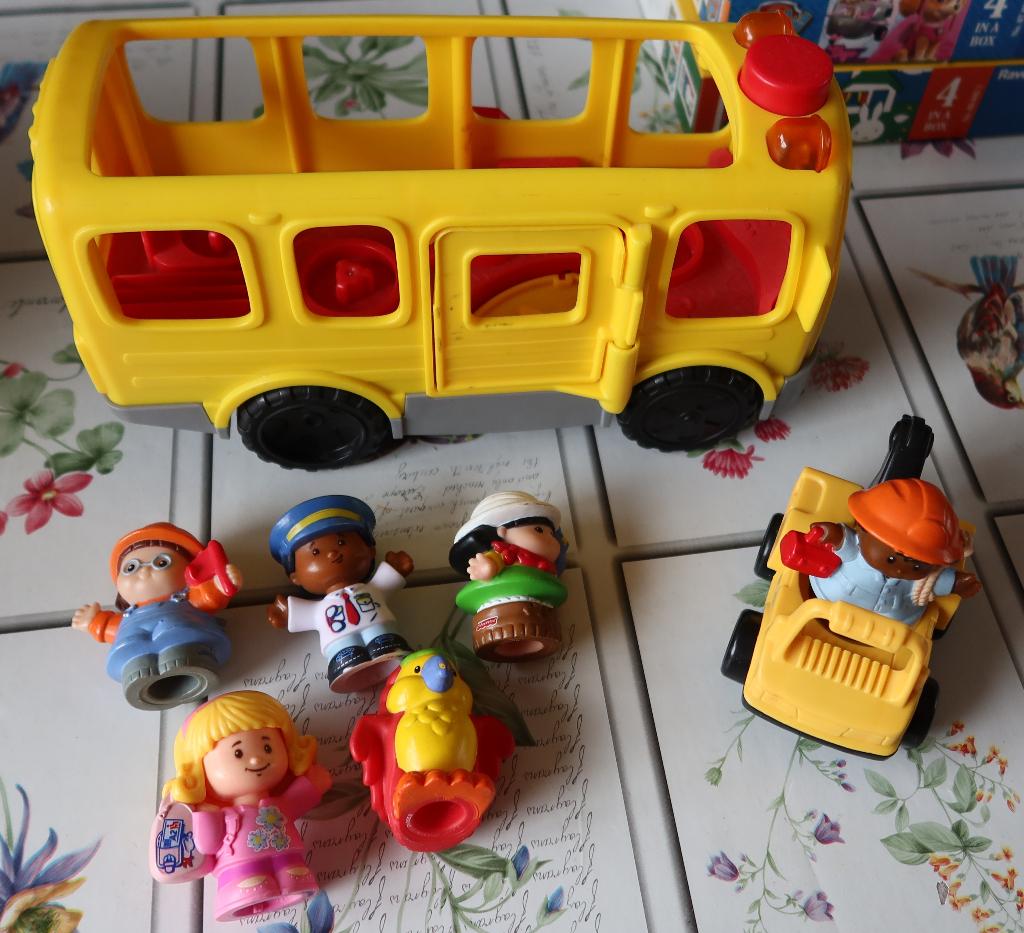 Little people schoolbus en takelwagen met 6 popjes, Kinderen en Baby's, Speelgoed | Fisher-Price, Ophalen of Verzenden, Gebruikt