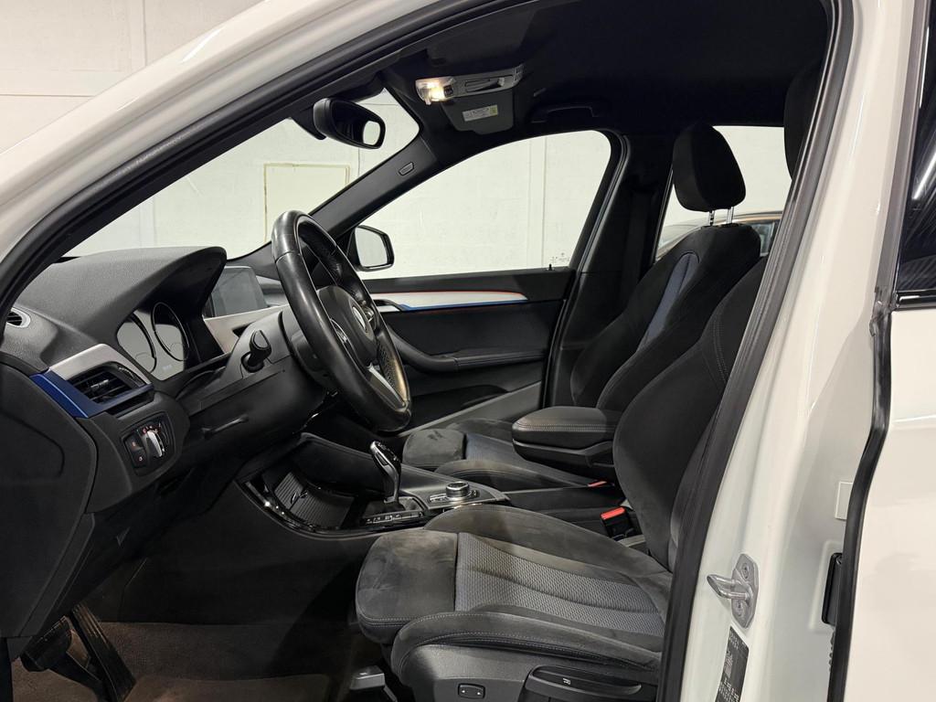 BMW X1 SDrive18i High Executive - M PAKKET - AUTOMAAT - NAVI, Gebruikt, Alcantara, Wit, Bedrijf