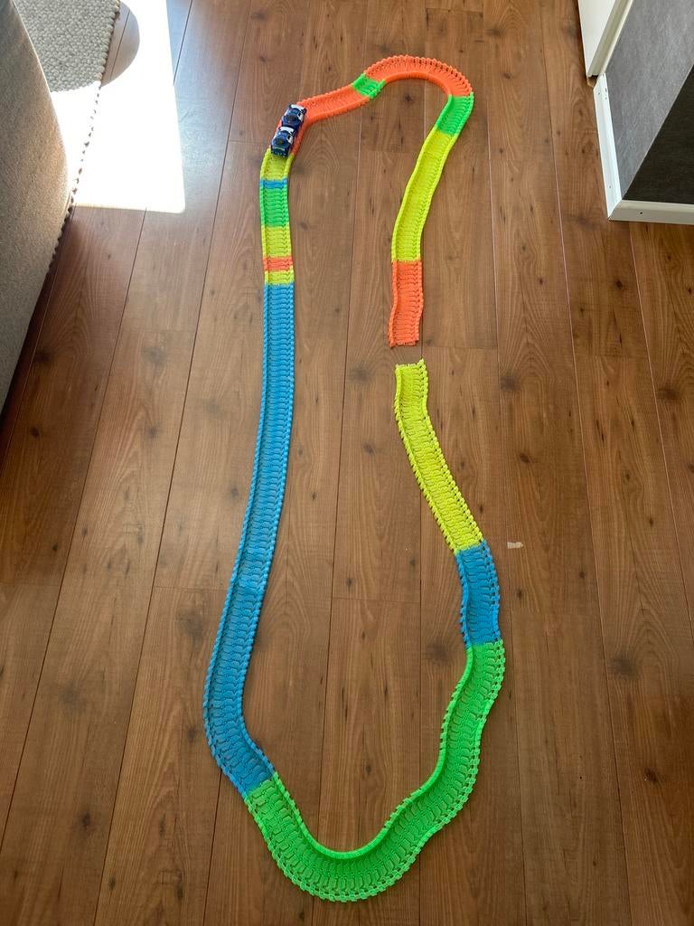 Racebaan met zelfrijdende auto's - Intertoys, Kinderen en Baby's, Overige merken, Racebaan, Zelf te bouwen, Ophalen of Verzenden