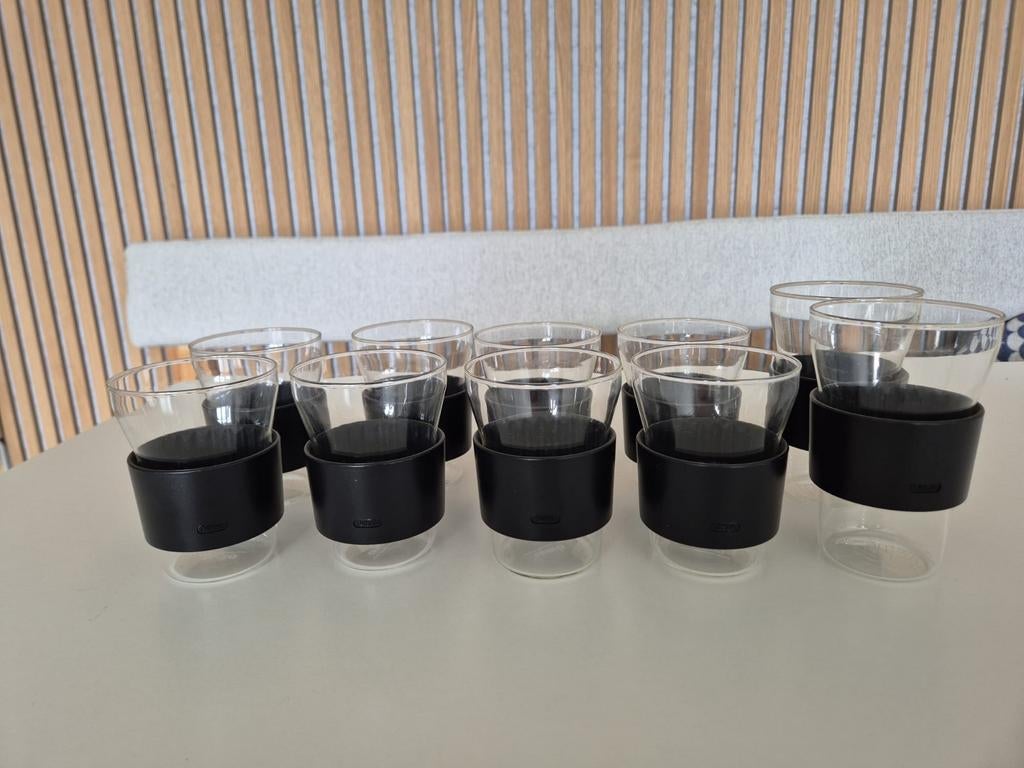 Iittala hotcool glazen zwart  10 stuks, Glas of Glazen, Ophalen of Verzenden, Overige stijlen, Glas