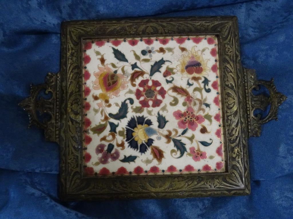 Zsolnay porselein tegel bronzen onderzetter dienblad brons, Antiek en Kunst, Ophalen of Verzenden