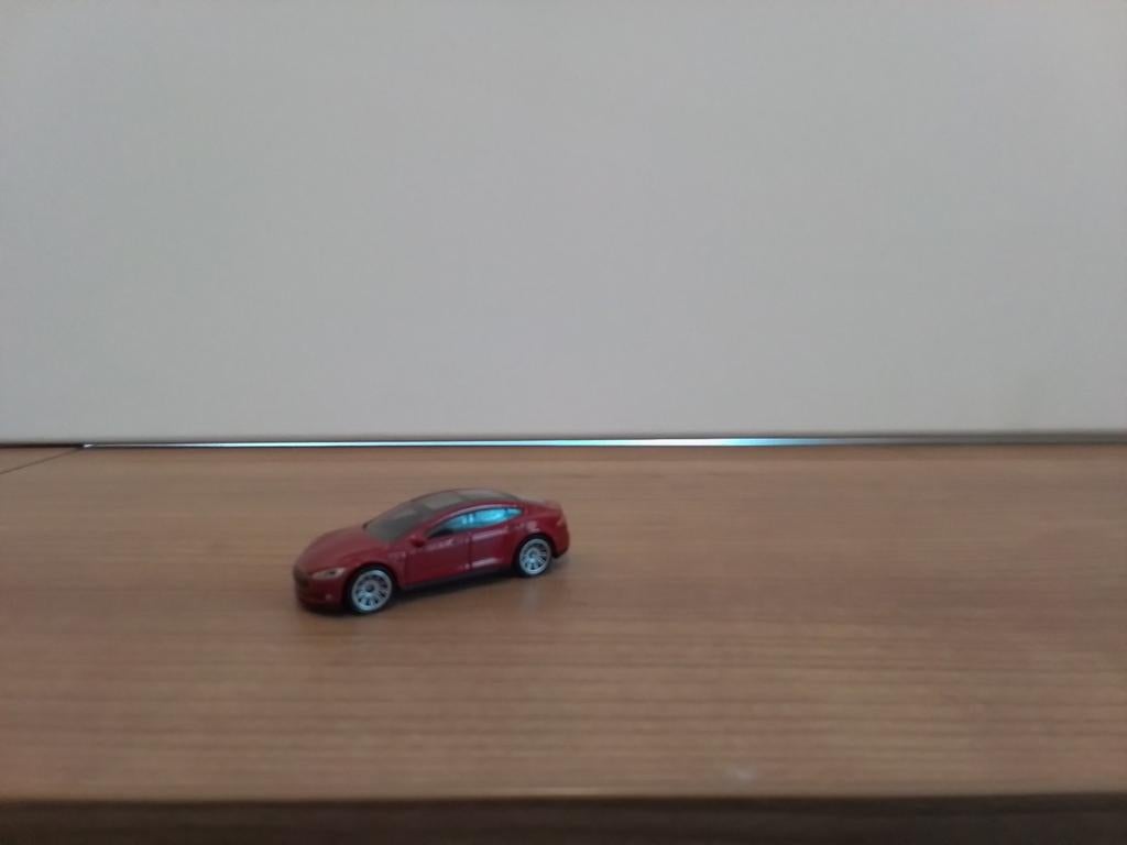 TESLA MODEL S. rood.  Schaal  1:64., Ophalen of Verzenden, Zo goed als nieuw, Auto