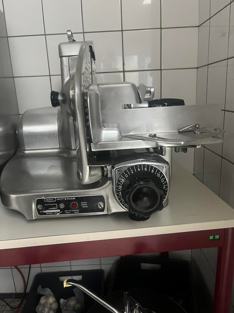 Gereviseerde Berkel 834 kaas en vlees, Ophalen