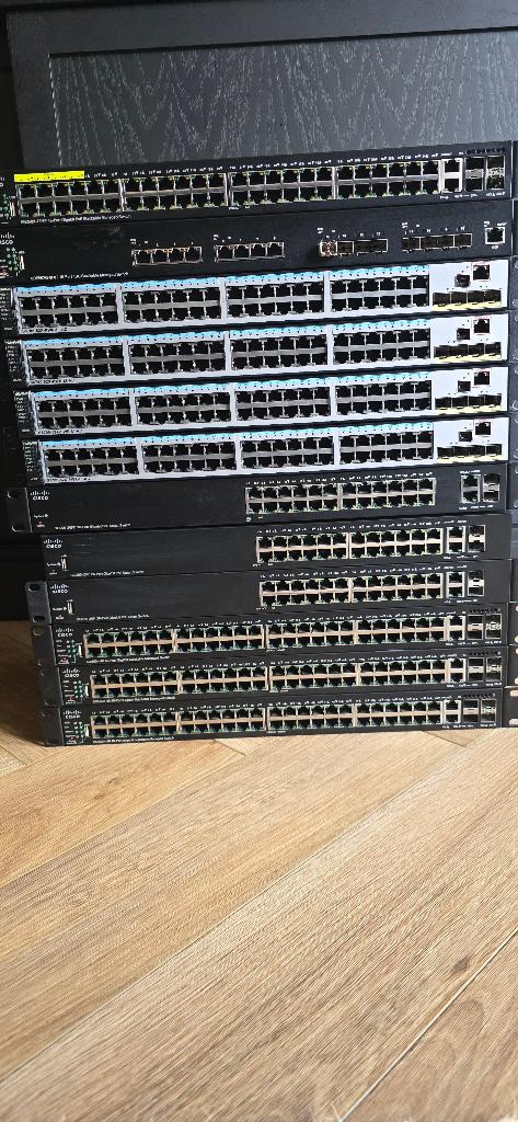 12x Switch van Cisco en Huawei, Computers en Software, Netwerk switches, Ophalen, Gebruikt