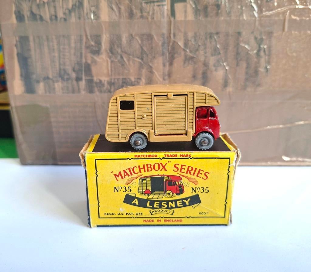 Matchbox 35 horse box erf bedford, Ophalen of Verzenden, Zo goed als nieuw, Bus of Vrachtwagen