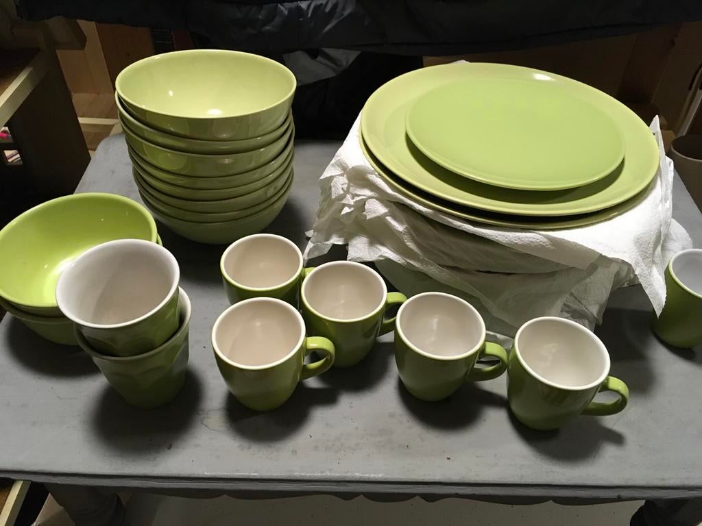 Groen servies, meeste van Ikea, Huis en Inrichting, Keuken | Servies, Gebruikt, Compleet servies, Effen, Keramiek, Ophalen of Verzenden