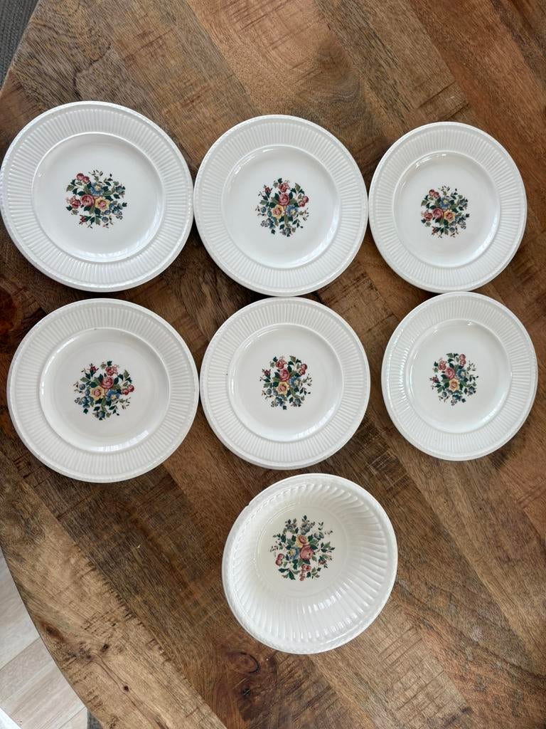 Wedgewood conway, Huis en Inrichting, Keuken | Servies, Ophalen, Zo goed als nieuw, Bord(en), Wedgwood