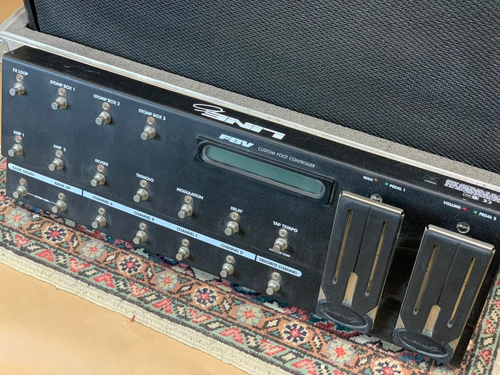 Line 6 vetta ii gitaar versterker + voetpedaal en flightcase, Ophalen, Zo goed als nieuw, 100 watt of meer