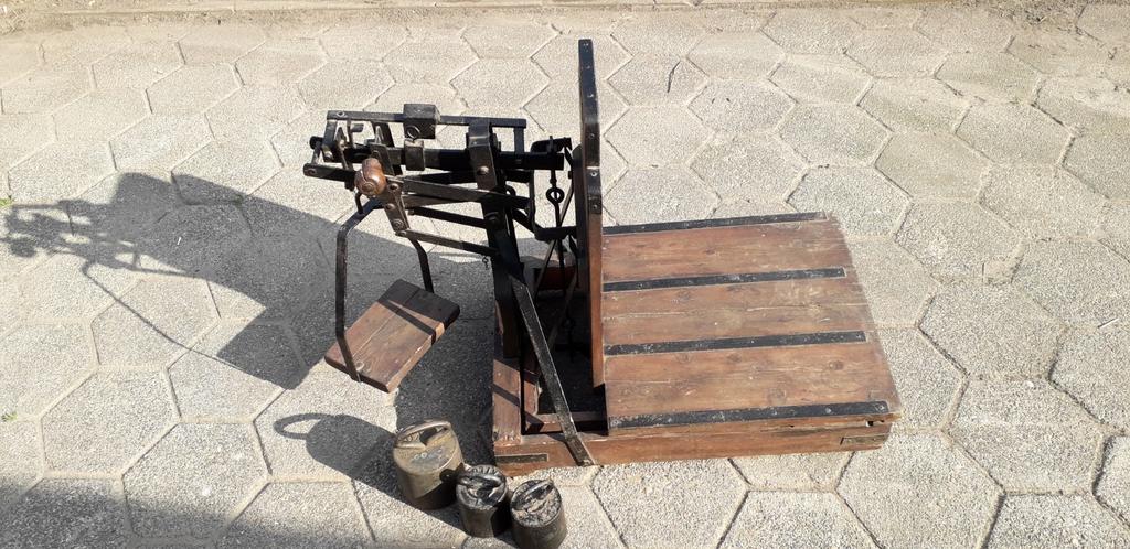 Bascule met gewichten  (antiek), Ophalen