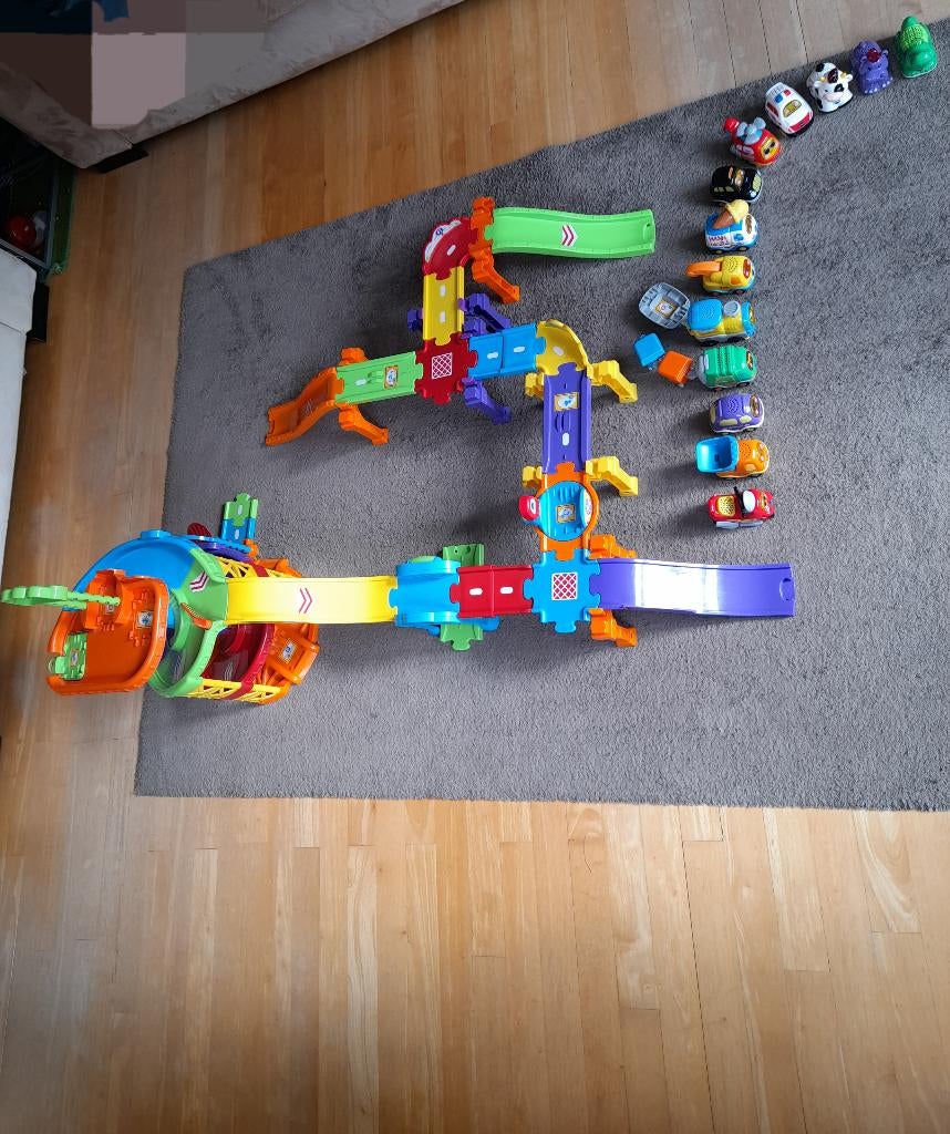 V tech toet toet toren met rijbaan inclusief 9 auto's, Ophalen of Verzenden, Gebruikt, 4 tot 6 jaar