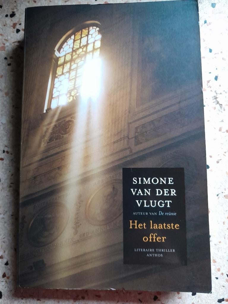 Vlugt Simone vd : Het laatste offer, Ophalen of Verzenden, Zo goed als nieuw, Vlugt Simone vd