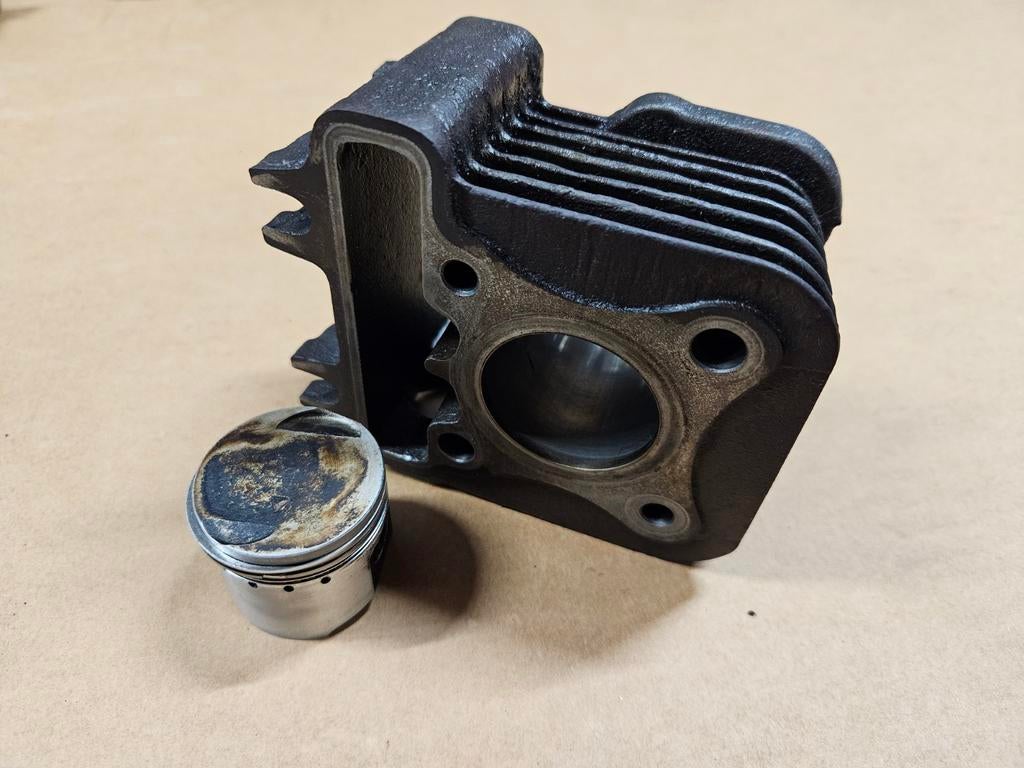 cilinderset piaggio zip 4 takt, Fietsen en Brommers, Ophalen of Verzenden, Zo goed als nieuw, Blok, Piaggio