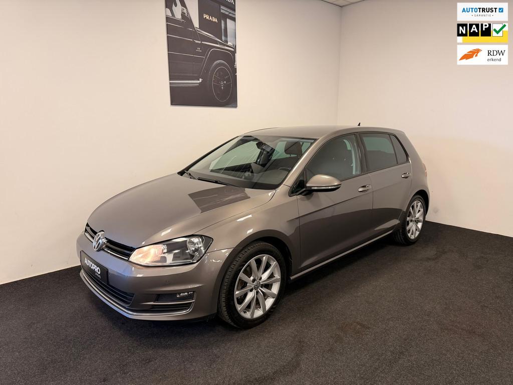 Volkswagen Golf 1.4 TSI Connected Series| Massage| Camera| S, 125 pk, Gebruikt, 4 cilinders, Leder en Stof