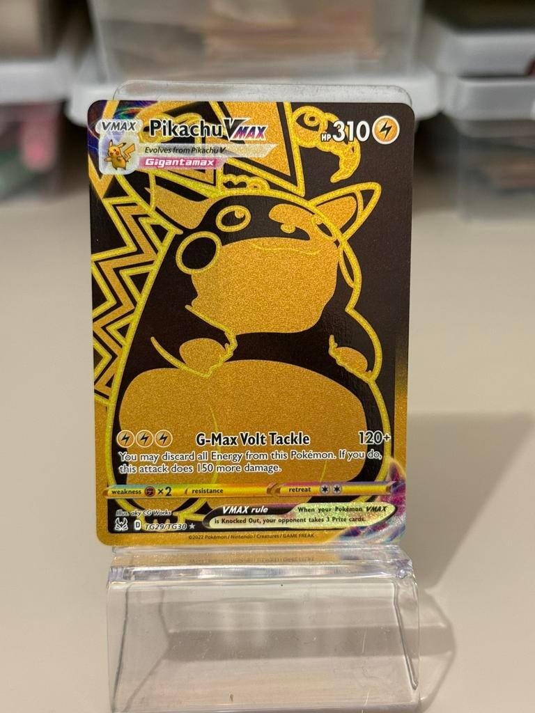 Pikachu Vmax Gold TG29/TG30 Lost Origin - Crease zie foto, Ophalen of Verzenden, Zo goed als nieuw