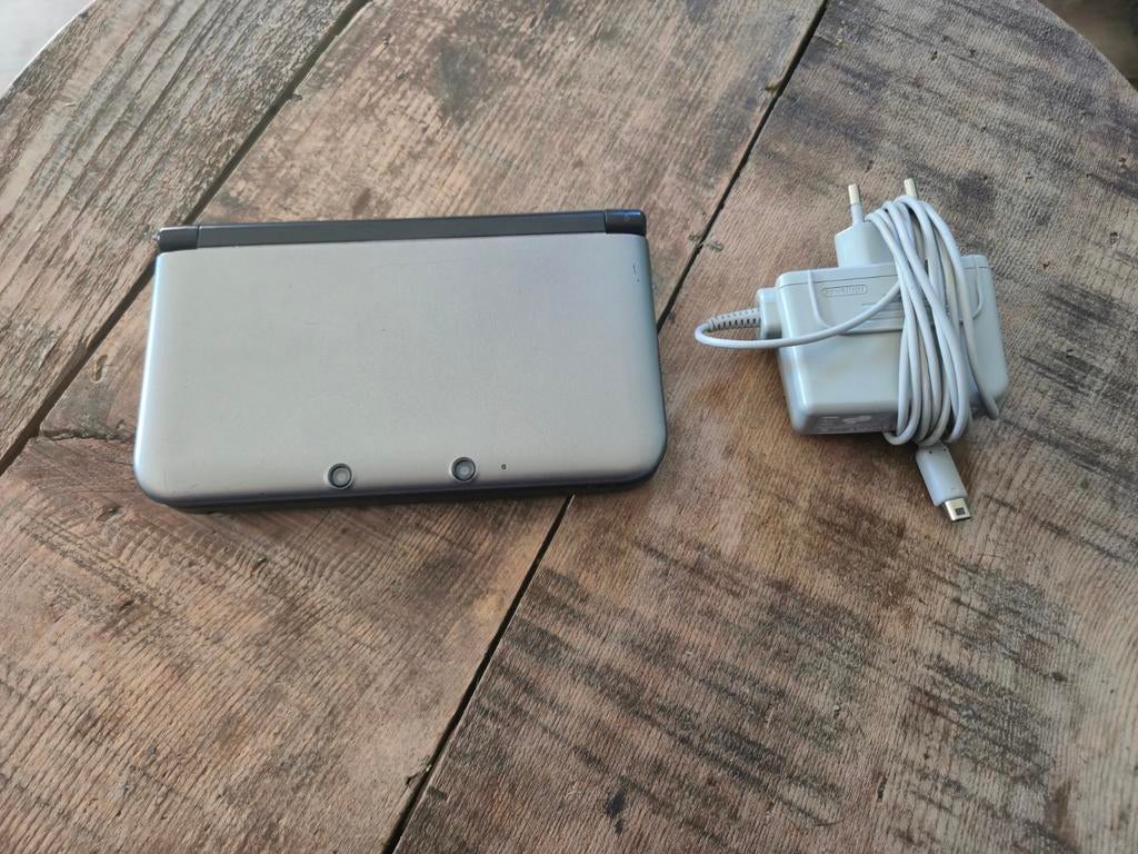 Nintendo 3DS XL met lader en opberghoesje, Spelcomputers en Games, Spelcomputers | Nintendo DS, Overige modellen, Ophalen of Verzenden