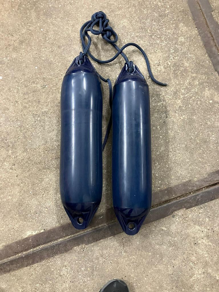 Twee blauwe boot fenders, Ophalen of Verzenden, Gebruikt, Overige typen