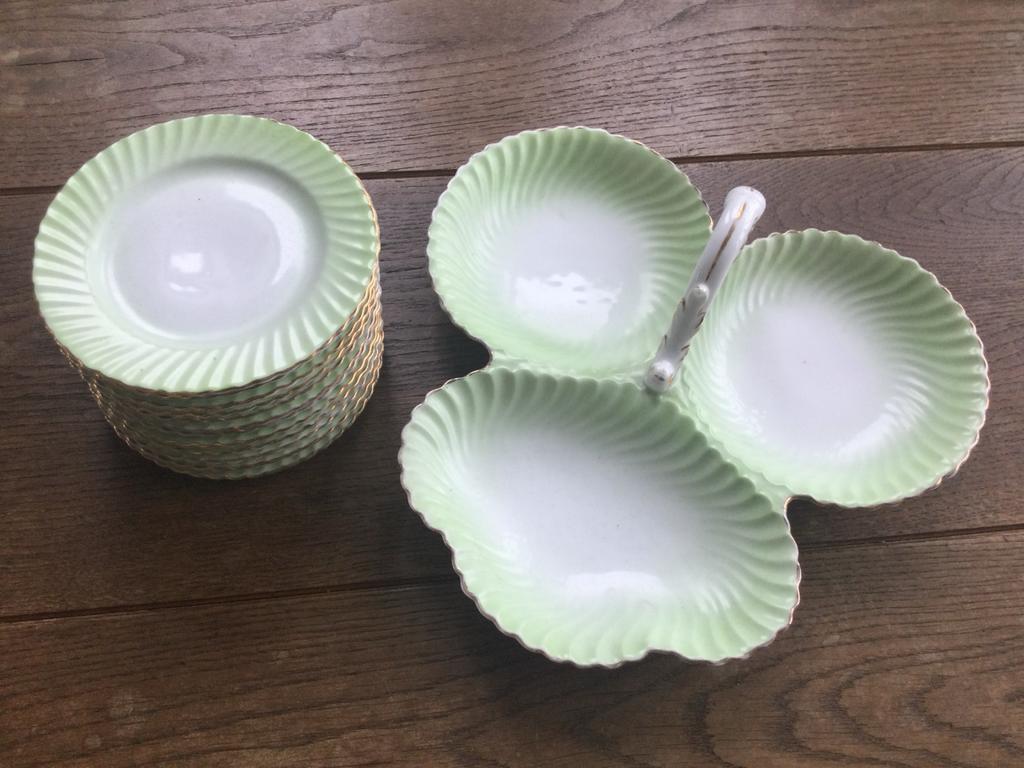 Serveerschaal met drie vakken en bijbehorende bordjes, Antiek en Kunst, Ophalen