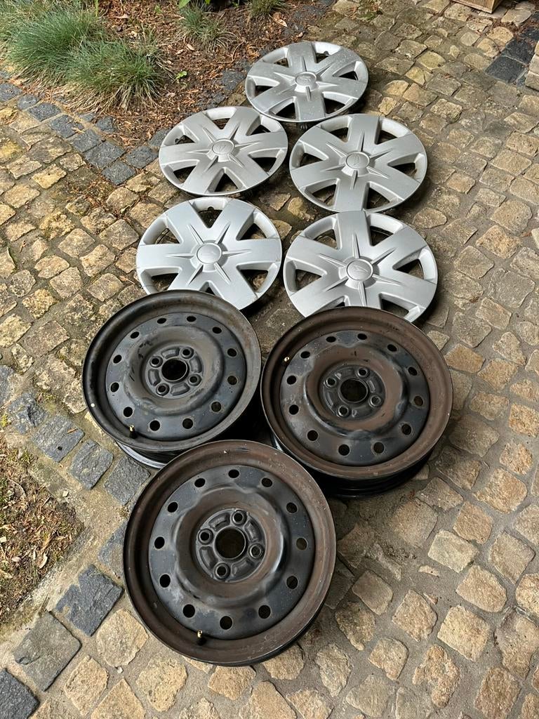 3 Daihatsu sirion velgen met 5 bijbehorende wieldoppen, Ophalen, Zo goed als nieuw