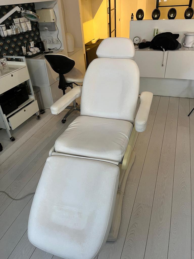 Electrische behandelstoel, Sport en Fitness, Massageproducten, Ophalen, Gebruikt, Massagetafel