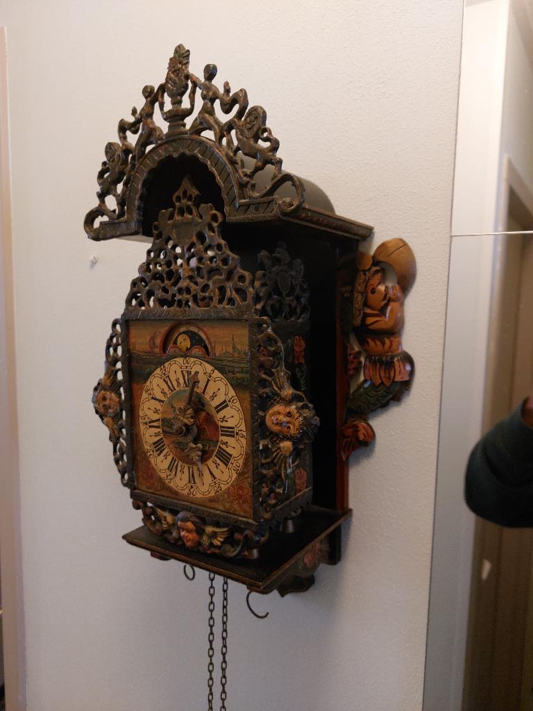 Friese klok, Ophalen