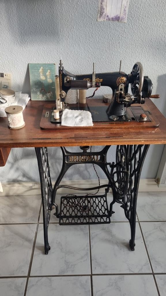 Antieke Naaimachine 'Original' met houten tafel, Ophalen