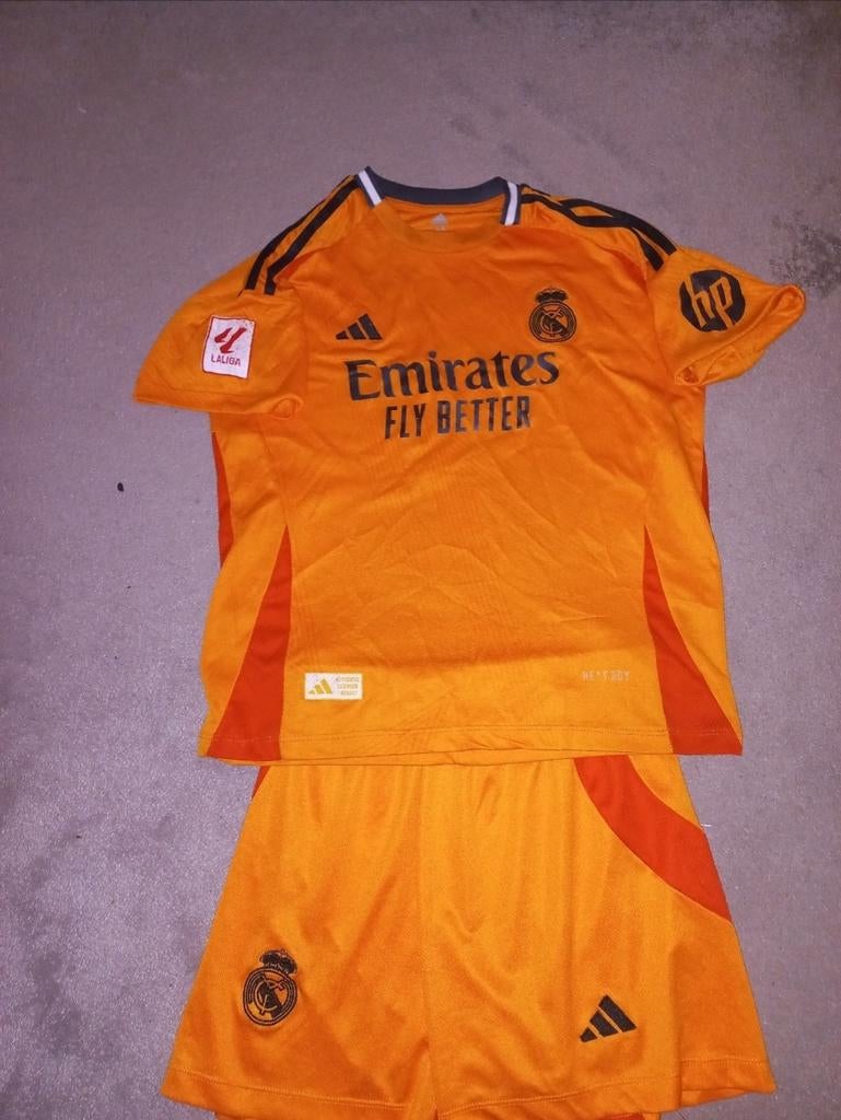 Mooi Real madrid pakje, Sport en Fitness, Voetbal, Maat XS of kleiner, Ophalen of Verzenden, Shirt