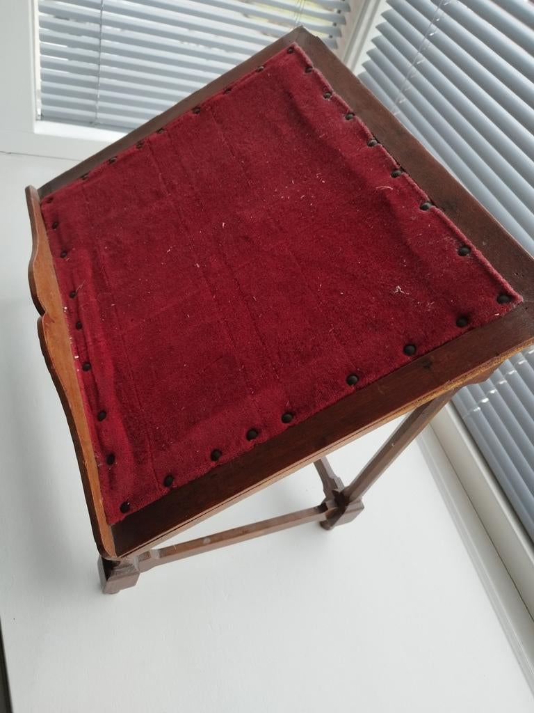 Houten boekenstandaard, Ophalen