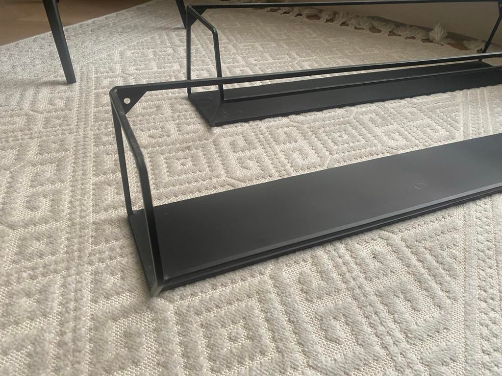 Twee metalen wandrekken / wandplankjes (Karwei/Wood), Huis en Inrichting, Woonaccessoires | Wandplanken en Boekenplanken, Ophalen