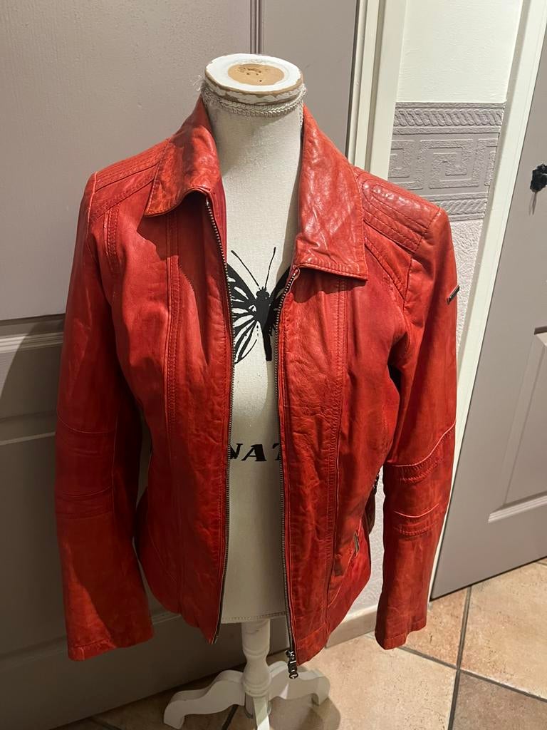 Milestone rode leren jas   maat: M   Kleur: rood gevoerd, Maat 38/40 (M), Ophalen of Verzenden, Zo goed als nieuw, Jasje