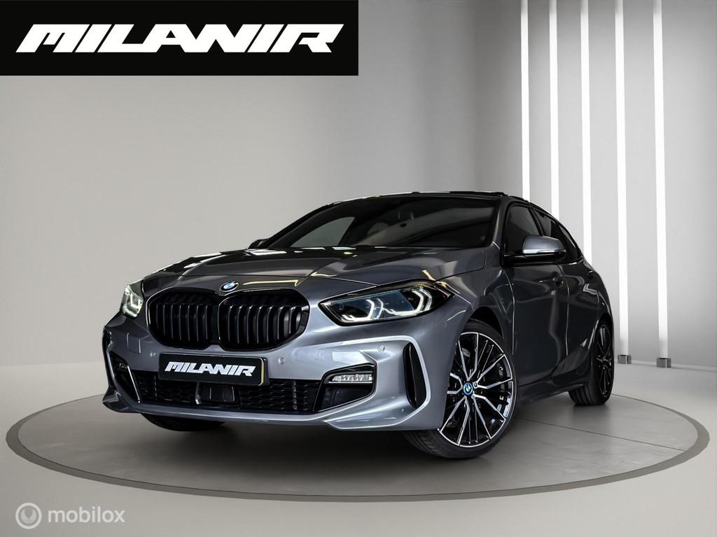 BMW 1-serie 118i M Sport |Pano |Kuipstoelen |H&K |HUD |ACC, Auto's, BMW, Gebruikt, Bedrijf, 3 cilinders, 695 kg