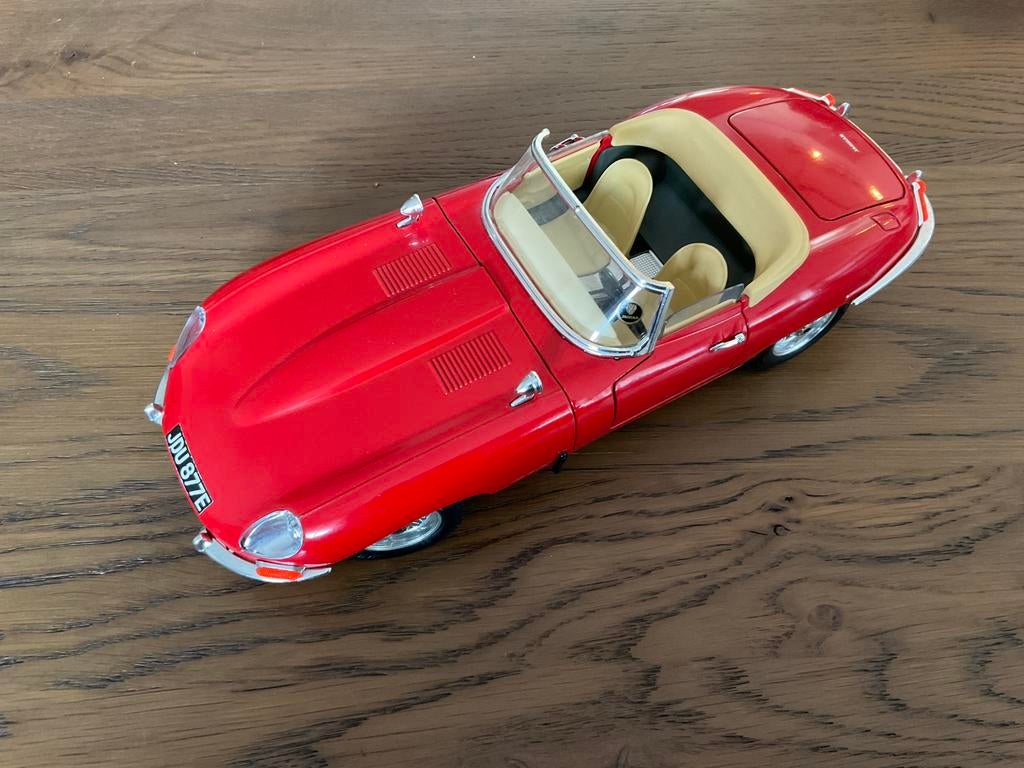 Bburago Jaguar E type 1961 1/18 scale, Ophalen, Zo goed als nieuw, Bburago
