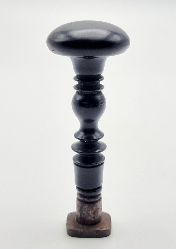 144. Ebbenhouten lakstempel met familiewapen, 19e eeuw, Ophalen of Verzenden