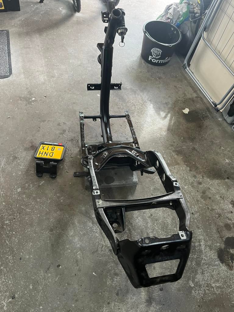 Piaggio zip frame met 123 ( geen wok ), Ophalen, Zo goed als nieuw, Frame, Piaggio