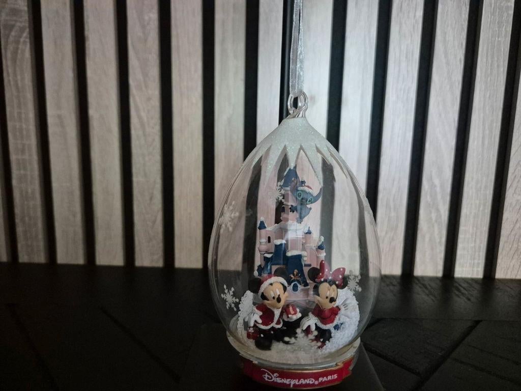 Limited edition kerstbal, mickey, minnie en stitch., Ophalen of Verzenden, Mickey Mouse, Nieuw, Beeldje of Figuurtje