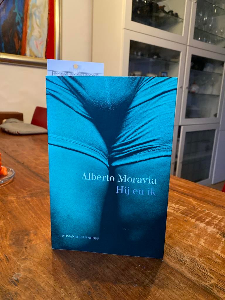 Hij en ik - Alberto Moravia, Ophalen of Verzenden, Zo goed als nieuw, Nederland