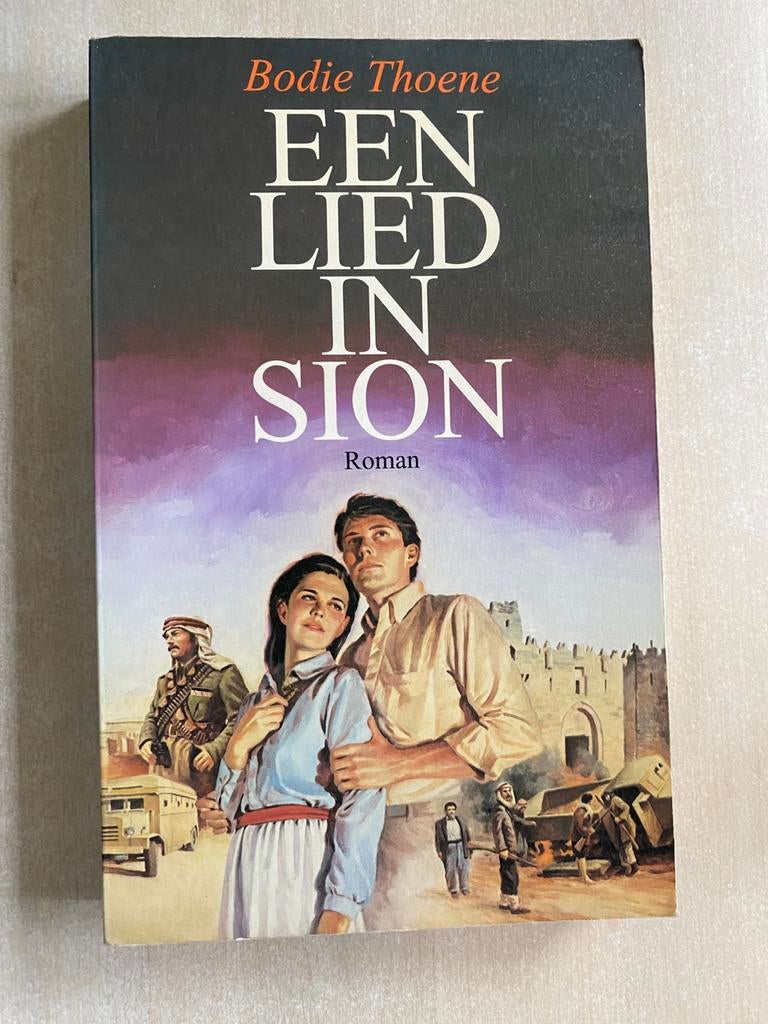 Een lied in Sion (Bodie Thoene) deel 2 Kronieken van Sion, Ophalen of Verzenden, Gelezen