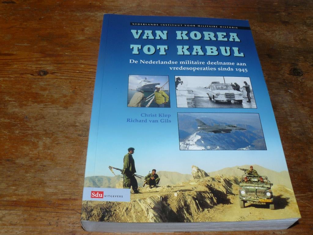 Van Korea tot Kabul (Ned. vredesoperaties sinds 1945), Verzamelen, Militaria | Algemeen, Ophalen of Verzenden, Landmacht, Nederland