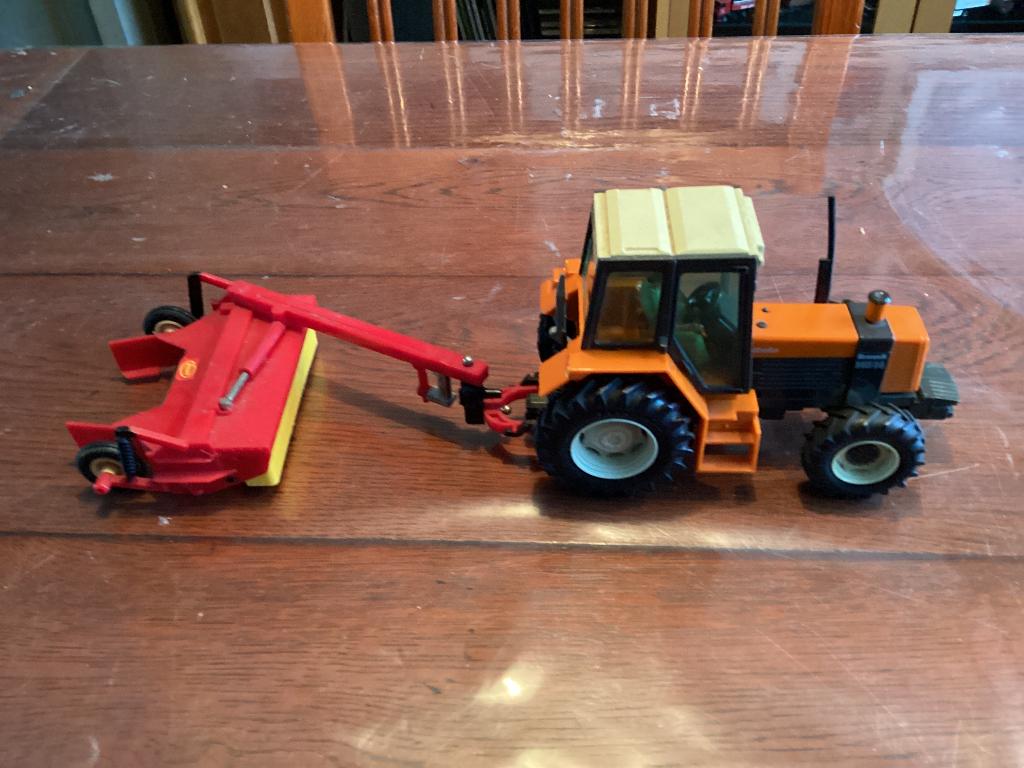 BRITAINS Renault tractor, Ophalen of Verzenden, Zo goed als nieuw, Tractor of Landbouw, Britains