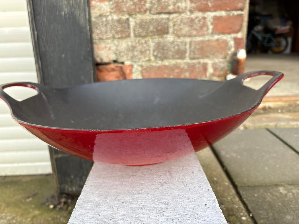Smeerijzeren Wokpan - Rood, Huis en Inrichting, Keuken | Potten en Pannen, Zo goed als nieuw, Wok, Gietijzer, Inductieplaat, Keramische plaat