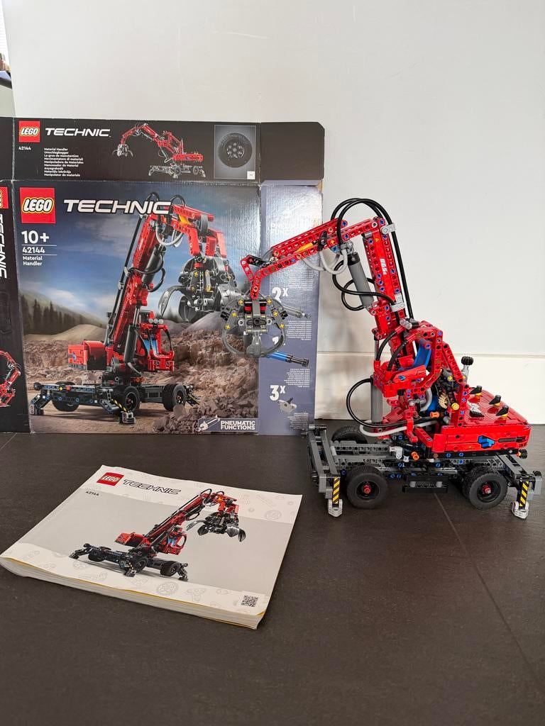 Lego Technic 42144 Material Handler - Complete Set, Ophalen of Verzenden, Zo goed als nieuw, Complete set, Lego