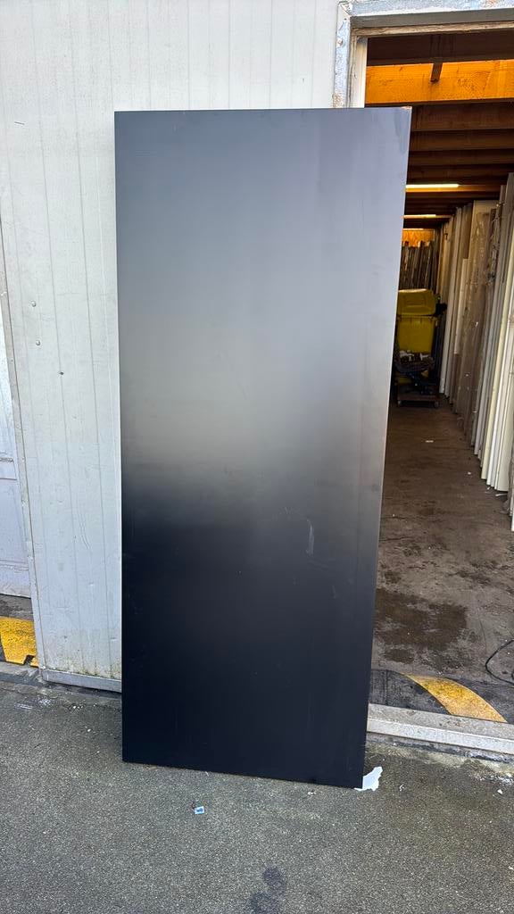 Verschillende Gladde opdekdeuren brandwerend zwart