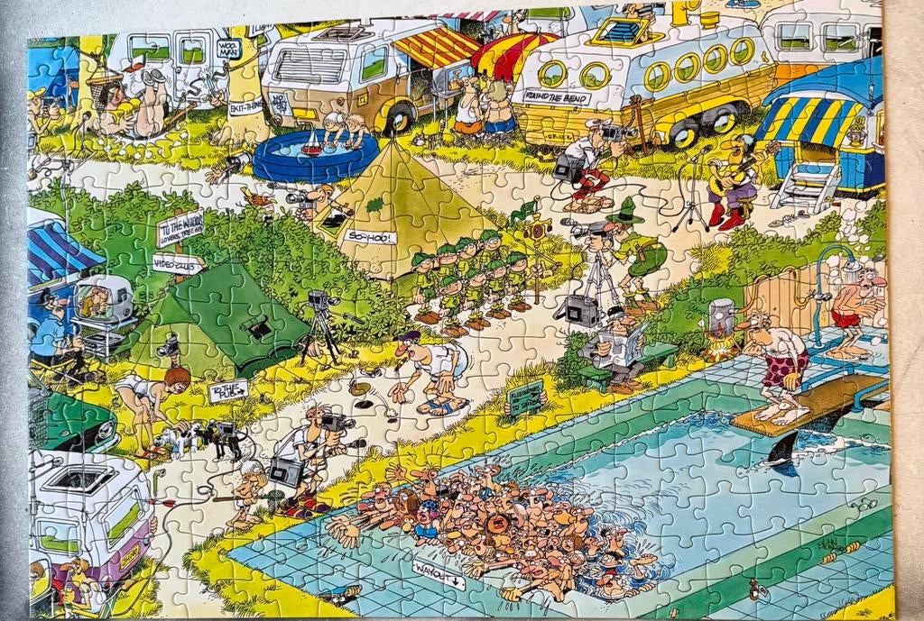 JVH 300 stukjes Camping chaos in cilinder, Hobby en Vrije tijd, Denksport en Puzzels, Ophalen of Verzenden, Minder dan 500 stukjes