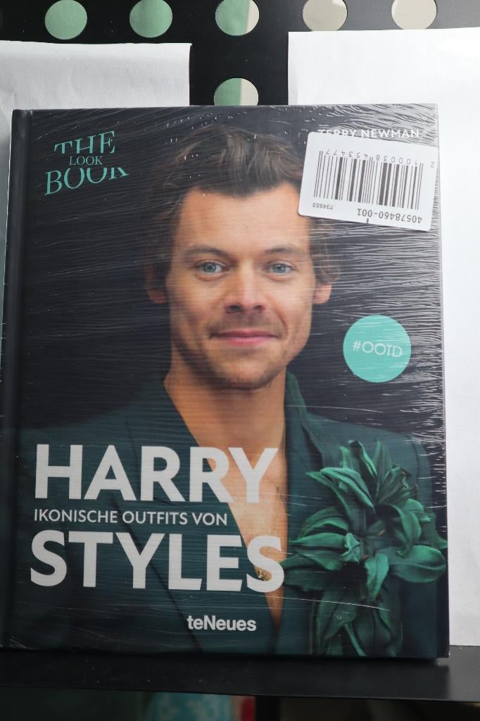 Harry styles - Ikonische Outfits van harry Styles, Ophalen of Verzenden, Nieuw, Terry newman
