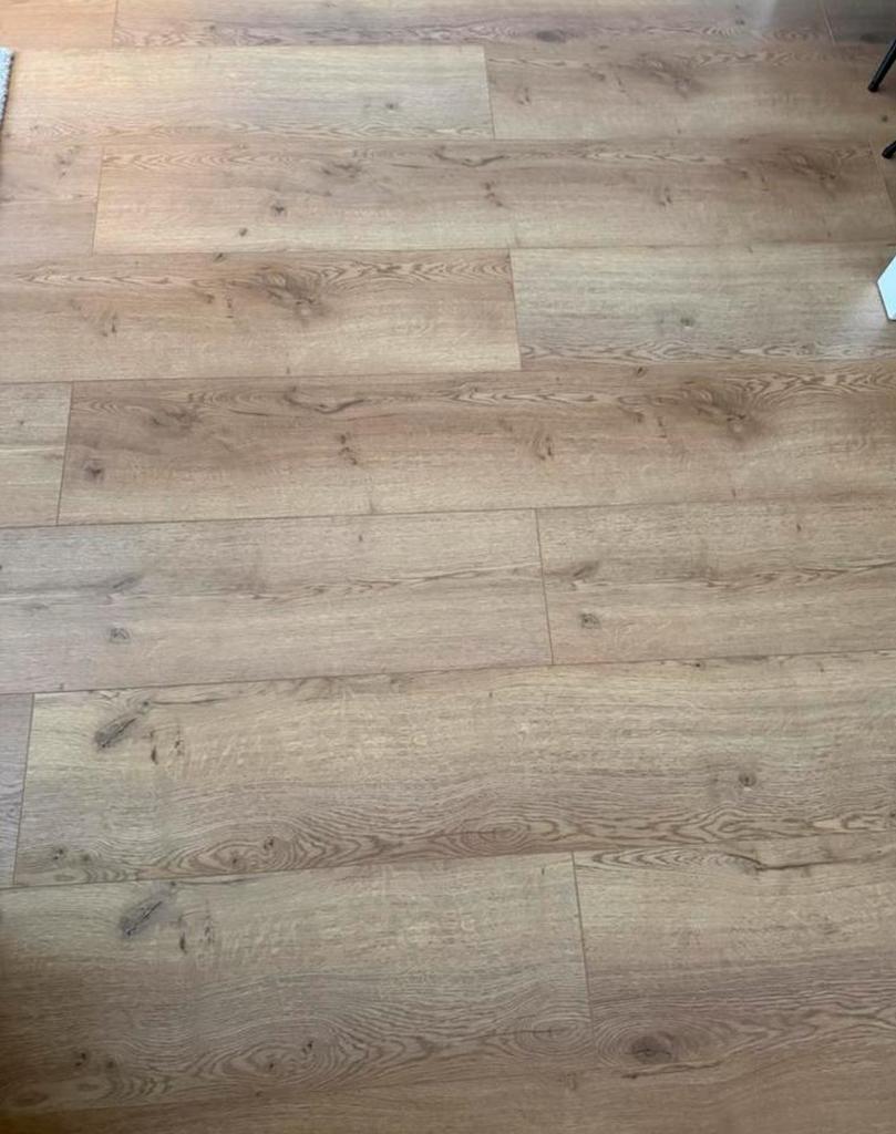 Laminaat verwijderen binnen 1 dag, Ophalen, 50 tot 150 cm, Zo goed als nieuw, 10 m² of meer