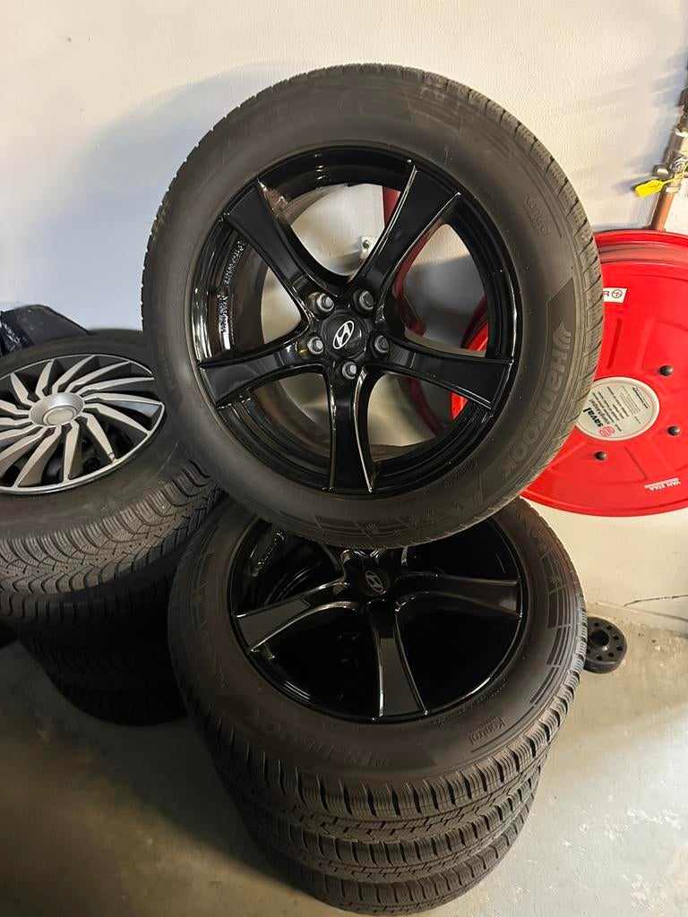 Winterbanden Hyundai Tucson / Kia Sportage 18 inch zwart, Ophalen, 18 inch, Gebruikt, Winterbanden